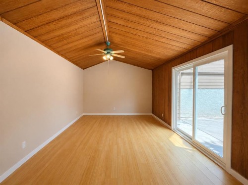 334-5404 10 Avenue Se, Calgary, AB - Indoor Photo Showing Other Room