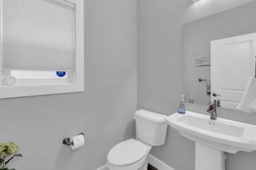 286 Nolan Hill Boulevard Nw, Calgary, AB - Indoor Photo Showing Bathroom