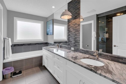 286 Nolan Hill Boulevard Nw, Calgary, AB - Indoor Photo Showing Bathroom