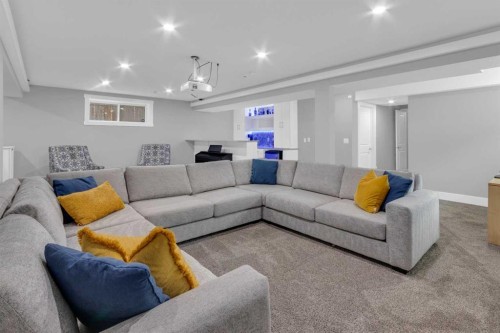 286 Nolan Hill Boulevard Nw, Calgary, AB - Indoor Photo Showing Living Room