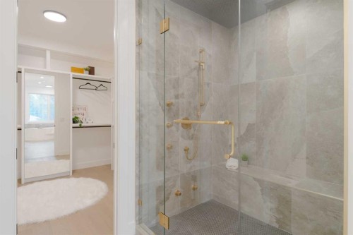 2207 Victoria Crescent Nw, Calgary, AB - Indoor Photo Showing Bathroom