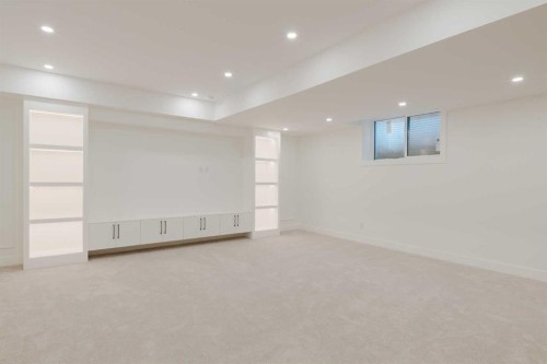 2207 Victoria Crescent Nw, Calgary, AB - Indoor Photo Showing Other Room