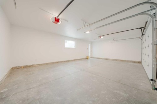 2207 Victoria Crescent Nw, Calgary, AB - Indoor Photo Showing Garage