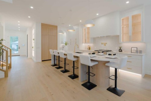 2207 Victoria Crescent Nw, Calgary, AB - Indoor