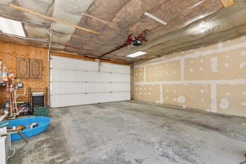 1037 New Brighton Park Se, Calgary, AB - Indoor Photo Showing Garage