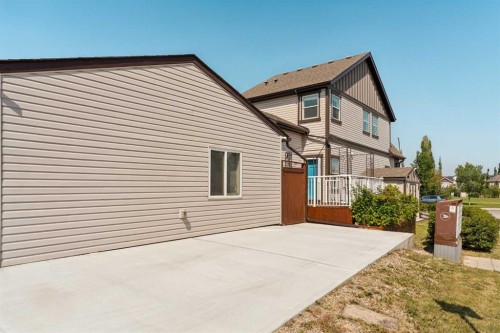 1037 New Brighton Park Se, Calgary, AB - Outdoor
