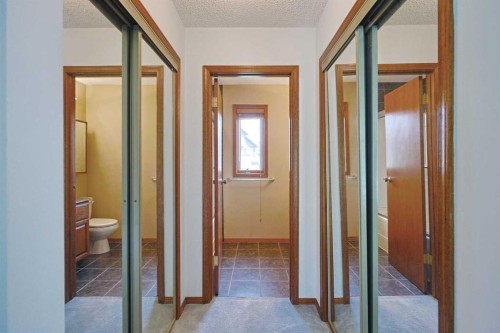 52 Edgeland Road Nw, Calgary, AB - Indoor