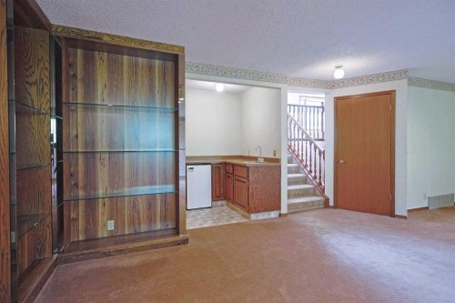 52 Edgeland Road Nw, Calgary, AB - Indoor
