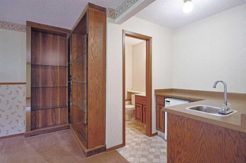52 Edgeland Road Nw, Calgary, AB - Indoor