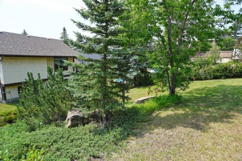 52 Edgeland Road Nw, Calgary, AB - Outdoor