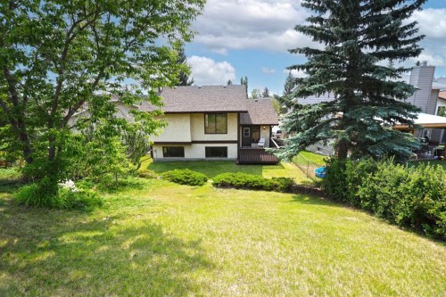 52 Edgeland Road Nw, Calgary, AB - Outdoor