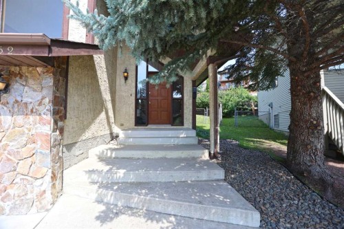 52 Edgeland Road Nw, Calgary, AB - Outdoor