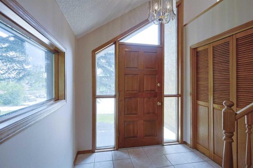 52 Edgeland Road Nw, Calgary, AB - Indoor Photo Showing Other Room
