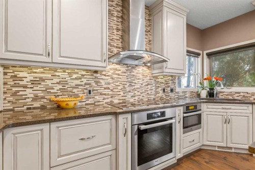 58 Mt Gibraltar Place Se, Calgary, AB - Indoor Photo Showing Kitchen With Upgraded Kitchen