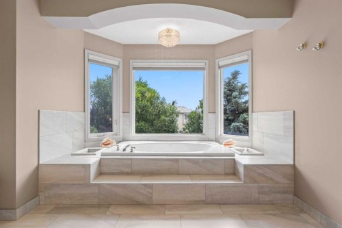 58 Mt Gibraltar Place Se, Calgary, AB - Indoor Photo Showing Bathroom