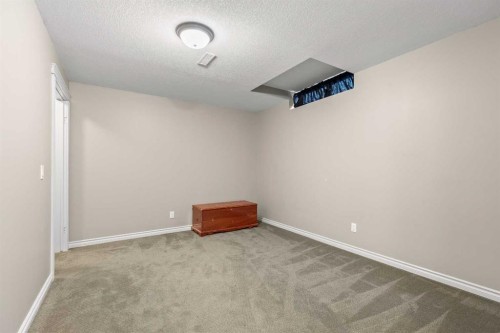 58 Mt Gibraltar Place Se, Calgary, AB - Indoor Photo Showing Other Room
