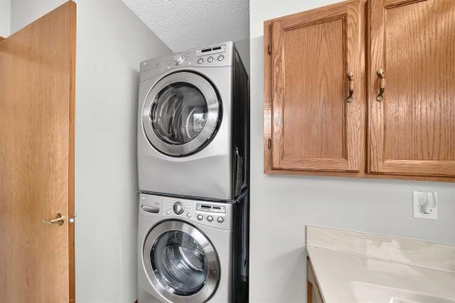 108 Woodside Close Nw, Airdrie, AB - Indoor Photo Showing Laundry Room