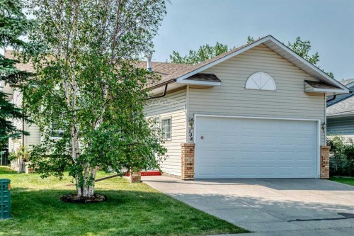 108 Woodside Close NW Airdrie, AB T4B 2C7