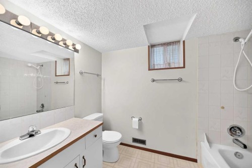 108 Woodside Close Nw, Airdrie, AB - Indoor Photo Showing Bathroom