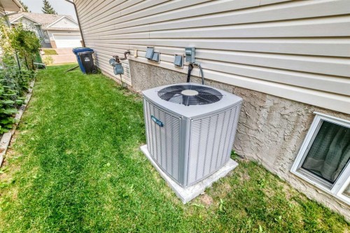 108 Woodside Close Nw, Airdrie, AB - Outdoor