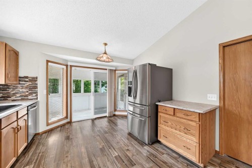 108 Woodside Close Nw, Airdrie, AB - Indoor Photo Showing Kitchen