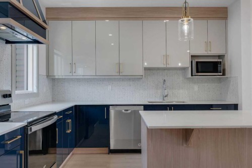 414 Corner Meadows Square Ne, Calgary, AB - Indoor Photo Showing Kitchen With Upgraded Kitchen