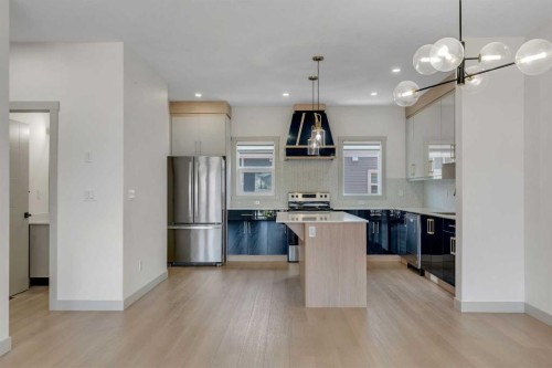 414 Corner Meadows Square Ne, Calgary, AB - Indoor Photo Showing Kitchen With Upgraded Kitchen