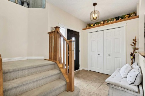 1437 Kings Heights Boulevard Se, Airdrie, AB - Indoor Photo Showing Other Room