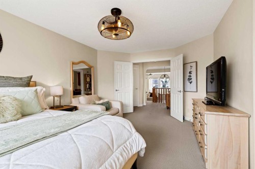 1437 Kings Heights Boulevard Se, Airdrie, AB - Indoor Photo Showing Bedroom