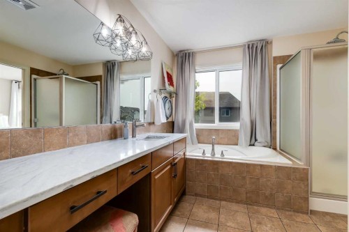 1437 Kings Heights Boulevard Se, Airdrie, AB - Indoor Photo Showing Bathroom