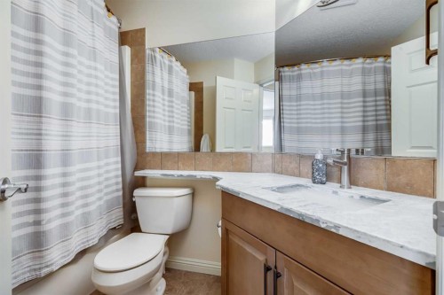 1437 Kings Heights Boulevard Se, Airdrie, AB - Indoor Photo Showing Bathroom