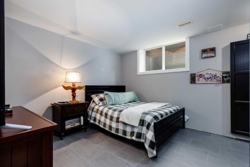 1437 Kings Heights Boulevard Se, Airdrie, AB - Indoor Photo Showing Bedroom