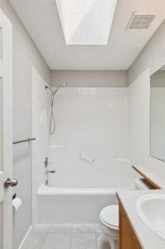 159 Woodbend Way, Okotoks, AB - Indoor Photo Showing Bathroom