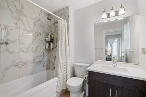 358 Hawkstone Drive Nw, Calgary, AB - Indoor Photo Showing Bathroom