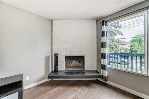 5233 17 Avenue Nw, Calgary, AB - Indoor Photo Showing Living Room With Fireplace