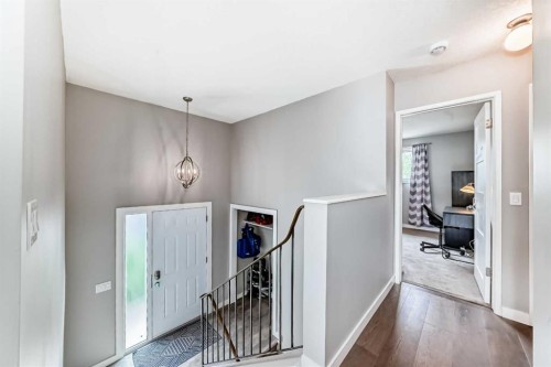 5233 17 Avenue Nw, Calgary, AB - Indoor Photo Showing Other Room