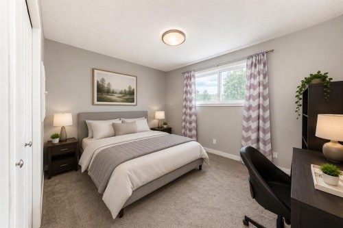 5233 17 Avenue Nw, Calgary, AB - Indoor Photo Showing Bedroom