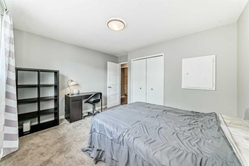 5233 17 Avenue Nw, Calgary, AB - Indoor Photo Showing Bedroom