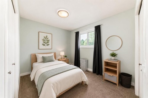 5233 17 Avenue Nw, Calgary, AB - Indoor Photo Showing Bedroom