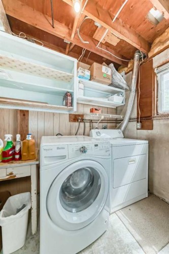 5233 17 Avenue Nw, Calgary, AB - Indoor Photo Showing Laundry Room