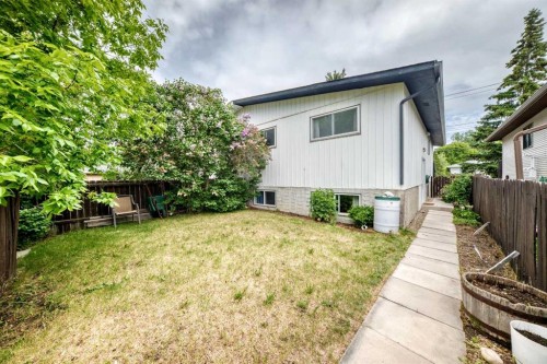 5233 17 Avenue Nw, Calgary, AB - Outdoor