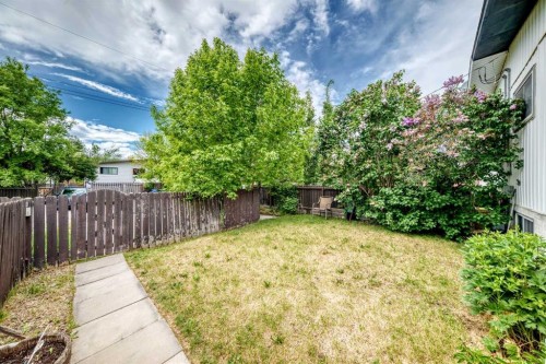 5233 17 Avenue Nw, Calgary, AB - Outdoor