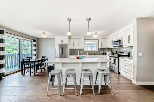 5233 17 Avenue Nw, Calgary, AB - Indoor