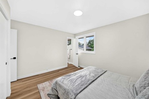 545 Madeira Drive Ne, Calgary, AB - Indoor Photo Showing Bedroom