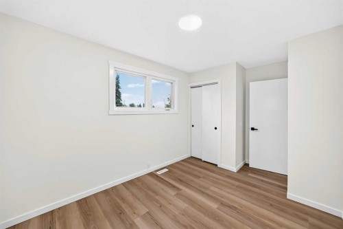 545 Madeira Drive Ne, Calgary, AB - Indoor Photo Showing Other Room