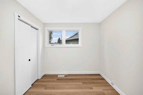 545 Madeira Drive Ne, Calgary, AB - Indoor Photo Showing Other Room