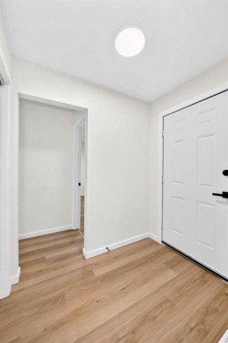 545 Madeira Drive Ne, Calgary, AB - Indoor Photo Showing Other Room