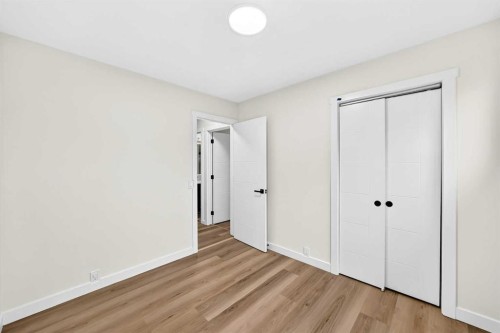 545 Madeira Drive Ne, Calgary, AB - Indoor Photo Showing Other Room