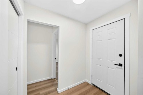 545 Madeira Drive Ne, Calgary, AB - Indoor Photo Showing Other Room