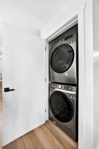 545 Madeira Drive Ne, Calgary, AB - Indoor Photo Showing Laundry Room